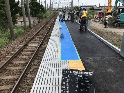 JR 泉外旭川駅ホーム舗装工事